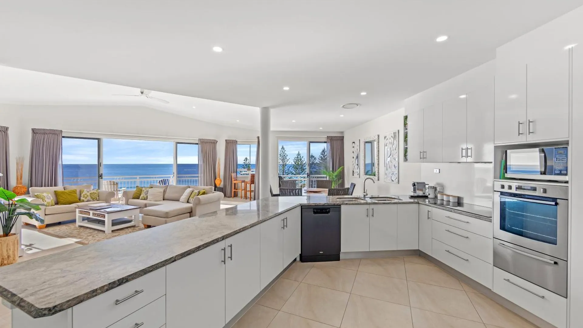 Aquarius Resort Alexandra Headland 4*,